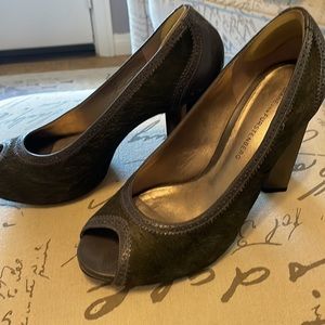Diane Von Furstenberg olive and gray clad hair heels shoes 8.5